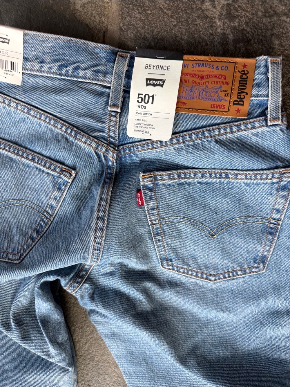 Levi’s xBEYONCE COLLAB: Medium Blue Wash, Embellished Women’s Jeans size:24x32 - Picture 5 of 9
